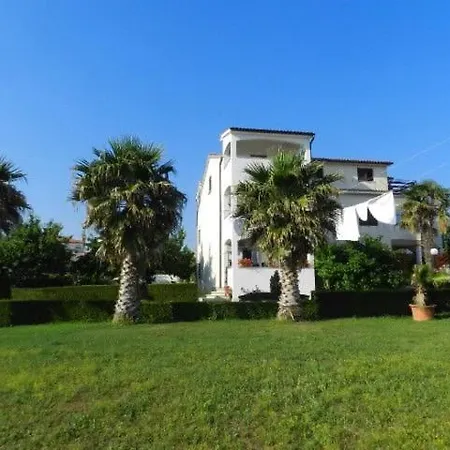 Appartement And Ana *